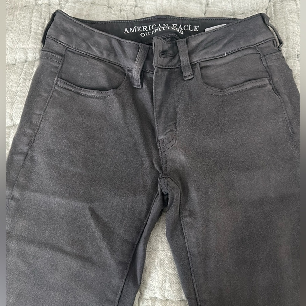American eagle jegging jeans cropped velvet feeling very smooth, size 00.